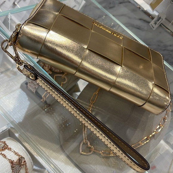 Michael Kors Large Metallic Smartphone Wristlet Wallet 
Pale Gold 
NWT - Picture 8 of 16